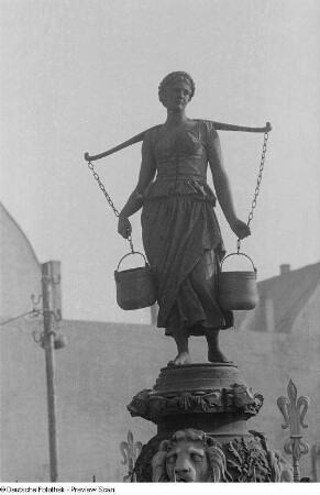 Mägdebrunnen auf dem Roßplatz