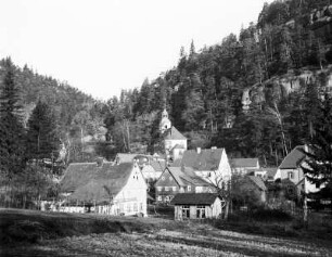 Ortsansicht mit Kirche