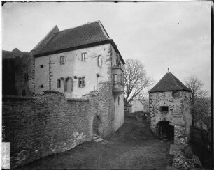 Neidenstein Burgruine Ansicht des Palas und der innere Torturm von (1533)