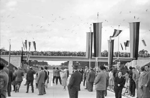 Offenburg: Autobahneröffnung bei Offenburg; [Brieftauben]