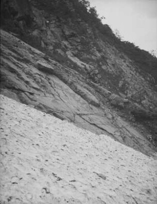Shirouma-dake : Shirouma-dake-Trog. Hang mit Schneefeld