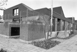 Wettbewerb im neu geschaffenen Architekturpreis um die Weinbrenner-Plakette. Auszeichnung an Architekt Heinz Mohl für die Reihenhausgruppe Damaschkestraße 79 - 89