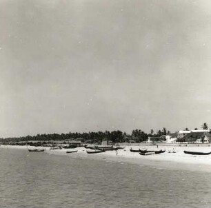 Calicut, Indien. Strand mit Fischerbooten