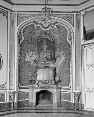 Salone & Ballsaal — Nische mit Kamin