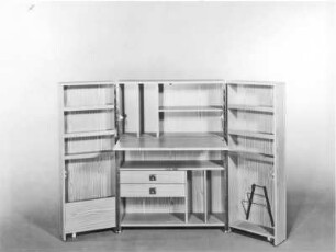 Heimbüro (Modell 877-2) : Heimbüro (Modell 877-2). Holz, folienbeschichtet in Kiefernholzoptik (1982; VEB Märkische Möbelwerke Trebbin). Leipziger Herbstmesse, 1982