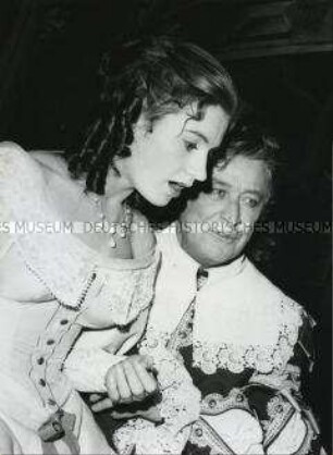 Hans Söhnker und Edith Schneider in Molières "Tartüff" im Berliner Schillertheater
