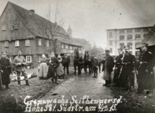 Seifhennersdorf (obersorbisch Wodowe Hendrichecy), Südstraße. Soldaten der Grenzwache auf Höhe 381 (bei Jentsch), bezeichnet 8.12.1915