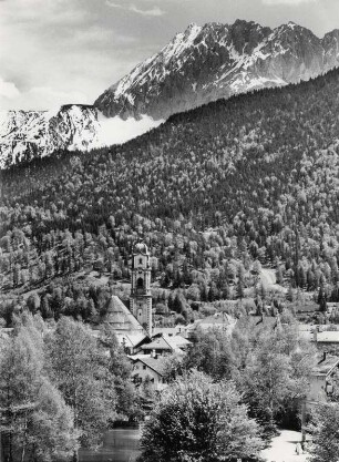 Blick auf Mittenwald und das Karwendelgebiet