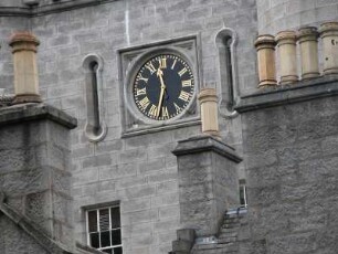 Balmoral Castle, Turmuhr