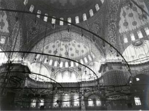 Innenraum der Sultan Ahmet Moschee