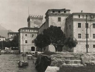 Riva del Garda. Italien. Ansicht der Stadtburg (Wasserburg) Rocca di Riva, erbaut im 12. Jahrhundert (erste Erwähnung 1393)