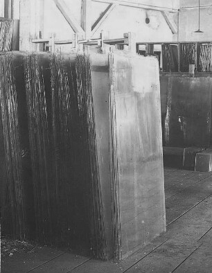 Ungeschnittene Glastafeln : Technikgeschichte | Technologie | Glasfabrikation | Tafelglas | auf rheinische Art