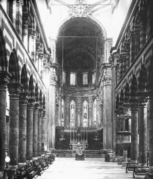 Genua, Kathedrale S. Lorenzo, Langhaus und Chor; Vierungskuppel von 1557 nach Galeazzo Alessi