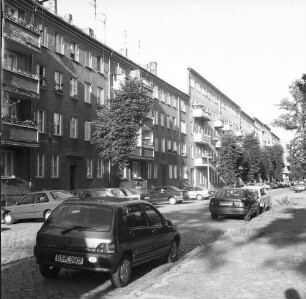 Berlin-Schöneweide, Köllnische Straße. Wohnhauszeile. Straßenansicht (von der Britzer Straße)