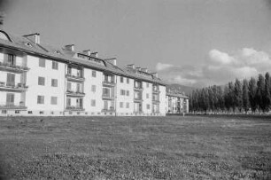 Kronstadt? (Brașov)/ Rumänien. Dreigeschossige Wohnblöcke