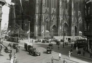 Köln, Dom : Köln. Dom. Teilansicht von Südosten