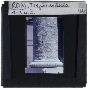 Rom, Trajanssäule : Basis und unterer Teil des Schaftes