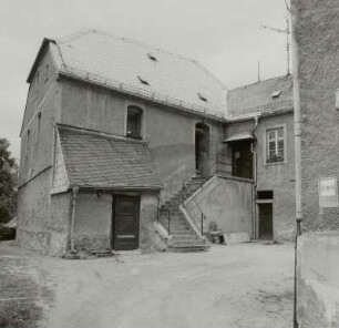 Lengenfeld-Plohn, Plohner Hauptstraße 9/11. Rittergut Plohn (nach 1804). Wirtschaftsgebäude. Hofansicht