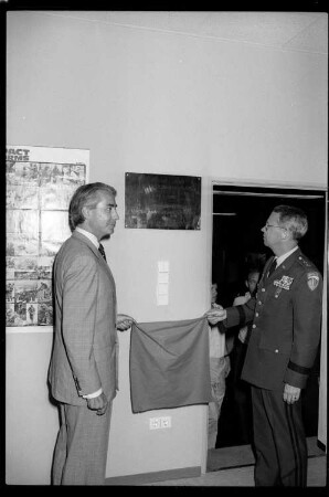 S/w-Fotografie: Eröffnung des Soviet Soldier Display im "McNair Museum" in Berlin-Lichterfelde
