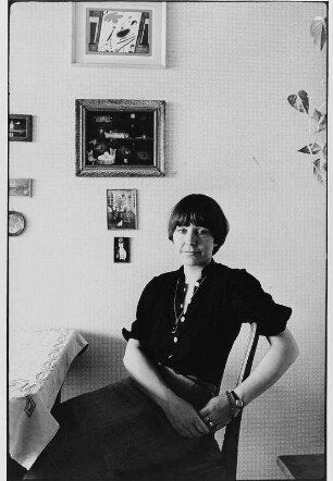 Die Schriftstellerin Helga Schubert in ihrer Wohnung