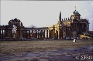 Potsdam, Park Sanssouci, Communs, Kolonnade am Neuen Palais, Baustelle.