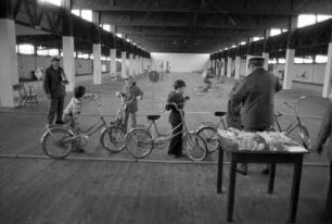 Verkehrserziehung für Grundschulkinder durch die Verkehrserziehungsgruppe der Karlsruher Polizei in der Oststadthalle