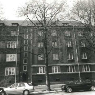 Zwickau-Nordvorstadt. Wohnhaus einer Wohnhauszeile, Heinrich-Heine-Straße 57 (1928). Straßenfront