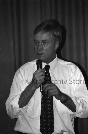 CDU: Wahlkampfveranstaltung zur Landtagswahl: Prahls Gasthof: Gastredner Vorsitzender der CDU-Fraktion in Hamburg Ole von Beust mit Mikrofon: 16. Januar 2000