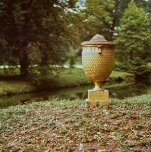 Blick auf die Goldene Urne im Wörlitzer Park