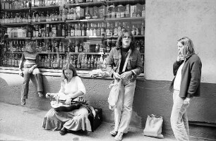 Freiburg i. Br.: Straßenmusikanten in der Rathausgasse, Ecke Kaiser-Joseph-Straße