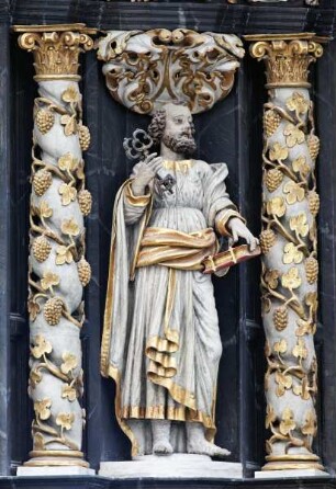 Hochaltar — Auferstandener Christus und acht Heilige — Heiliger Petrus