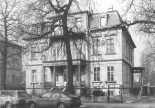 Dresden-Neustadt, Radeberger Straße 23. Wohnhaus (1872). Straßenansicht mit Einfriedung