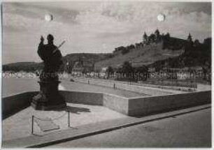 Würzburg, Blick von der Alten Mainbrücke zur Festung Marienberg