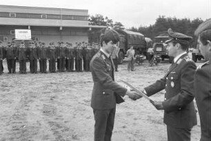 10 000. Führerscheinprüfling beim Fernmelderegiment 12 in der General-Fahnert-Kaserne Neureut