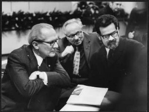 Konrad Wolf : Portraitaufnahme auf dem VII. Schriftstellerkongreß, 14.-16.11.1973 in Ost-Berlin