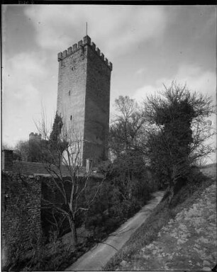 Obergrombach Burg Bergfried Ansicht von Südosten