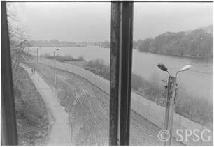Mauerfall, Potsdam, Ufer Park Babelsberg, Blick aus Maschinenhaus Richtung Glienicker Brücke.