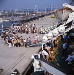 Helgoland : Fähranleger auf der Insel Helgoland 1982