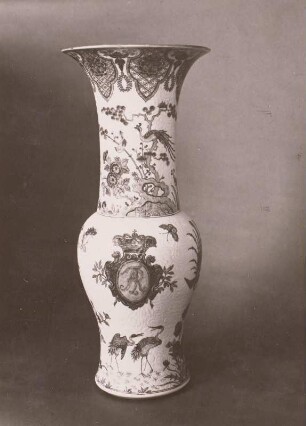 Balustervase mit Monogramm August des Starken
