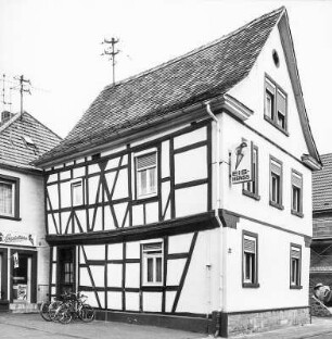 Ehem. Rathaus (Fachwerkwohnhaus); Hainburg, Krotzenburger Straße 22