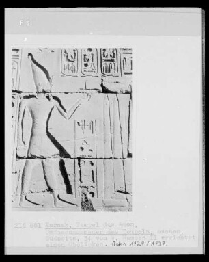Ramses 2. errichtet einen Obelisken