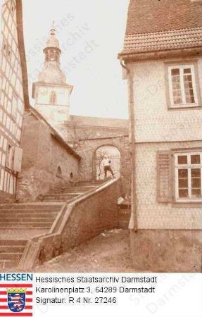 Kirch-Brombach, Kirche / Treppenaufgang zur Kirche