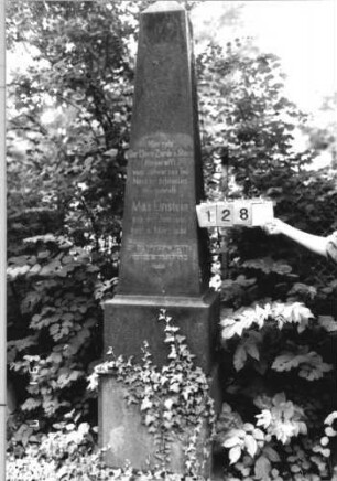Grabstein 128 [Hahn S. 61 Grab-Nr. 83]