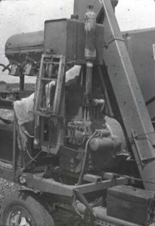 Ungarische Chassis "UMA 17" mit angebautem Mähdrescher