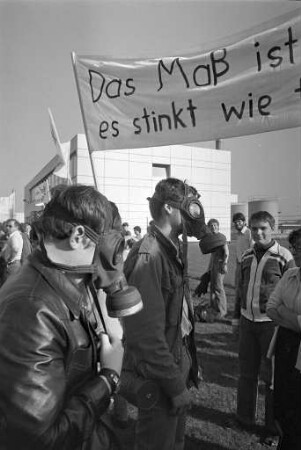 Demonstration von Anwohnern aus Neureut, Knielingen und der Nordweststadt im Zusammenhang mit der Geruchsbelästigung aus dem Klärwerk Karlsruhe
