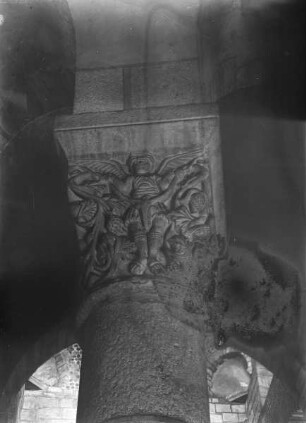 Engel in Weinranken