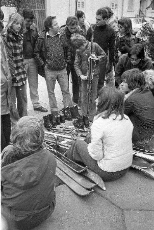 Flohmarkt für Skiausrüstung der Skizunft Durlach e.V. auf dem Schlossplatz Durlach
