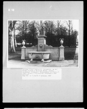 Brunnenwände mit Musen — Brunnen mit Polyhymnia oder Kalliope