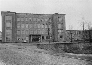 Deutsche Demokratische Republik. Forschungsinstitut, Haupteingangsfront