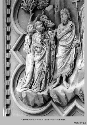 Türreliefs : Szenen Johannes' des Täufers : Johannes bezeugt Christus: Ecce Agnus Dei